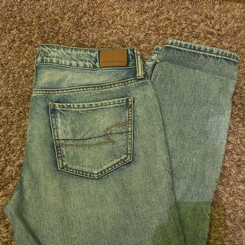 AMERICAN EAGLE MOM JEANS